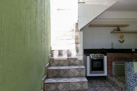 Escada de casa à venda com 2 quartos, 250m² em Parque Cruzeiro do Sul, São Paulo