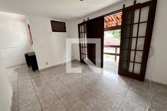Closet Suite de casa à venda com 5 quartos, 610m² em Freguesia (jacarepaguá), Rio de Janeiro