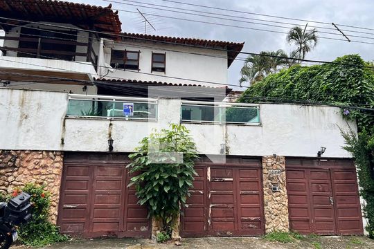 Fachada de casa à venda com 5 quartos, 610m² em Freguesia (jacarepaguá), Rio de Janeiro