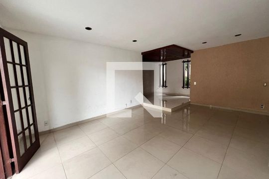 Sala de casa à venda com 5 quartos, 610m² em Freguesia (jacarepaguá), Rio de Janeiro