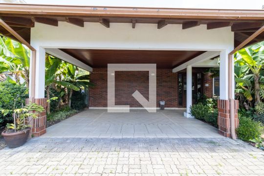 Garagem de casa de condomínio para alugar com 5 quartos, 500m² em Chapéu do Sol, Porto Alegre