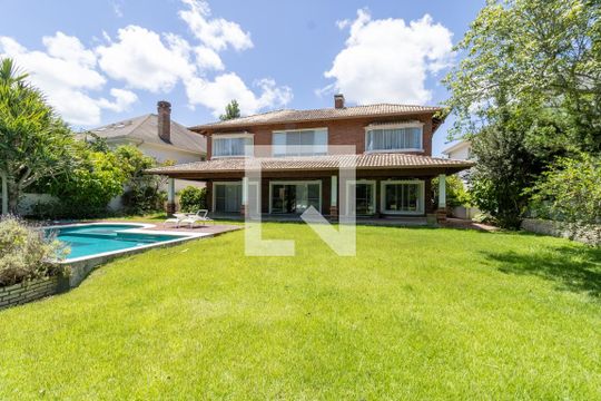 Quintal de casa de condomínio para alugar com 5 quartos, 500m² em Chapéu do Sol, Porto Alegre