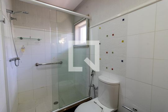 Banheiro da Suíte 3 de casa de condomínio para alugar com 5 quartos, 500m² em Chapéu do Sol, Porto Alegre