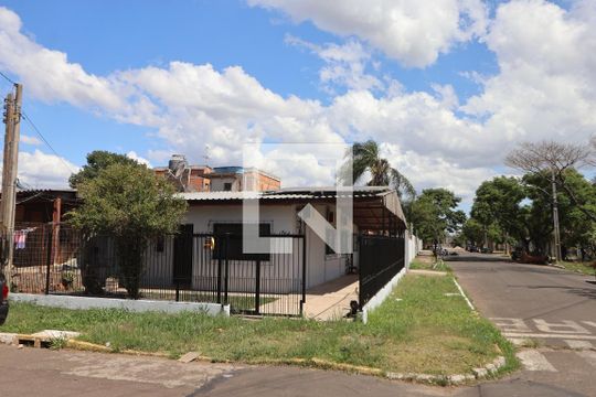 Fachada de casa à venda com 3 quartos, 140m² em Rio Branco, Canoas