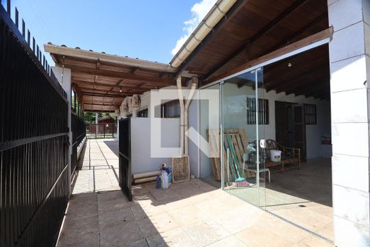 Área externa de casa à venda com 3 quartos, 140m² em Rio Branco, Canoas