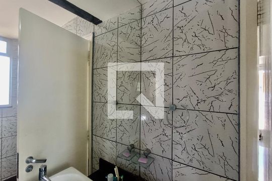Banheiro social de apartamento à venda com 2 quartos, 360m² em Copacabana, Rio de Janeiro