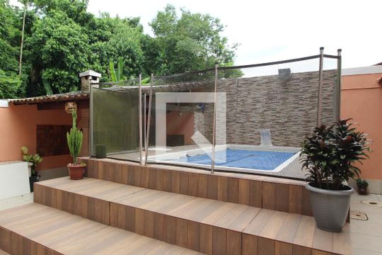 Piscina de casa de condomínio para alugar com 4 quartos, 200m² em Jacarepaguá, Rio de Janeiro