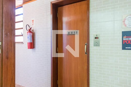 Área comum - Hall do elevador de apartamento à venda com 3 quartos, 169m² em Olaria, Rio de Janeiro