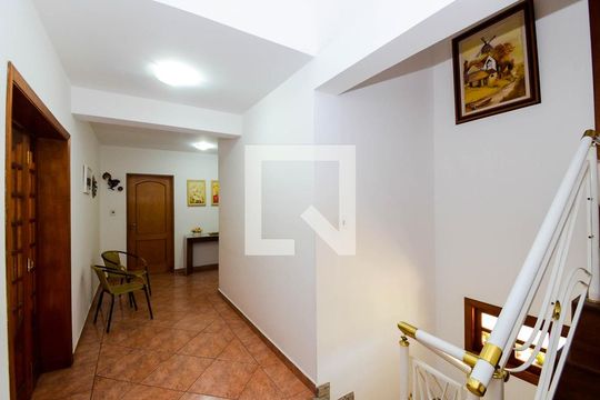 Corredor de casa à venda com 3 quartos, 352m² em Vila Rosalia, Guarulhos