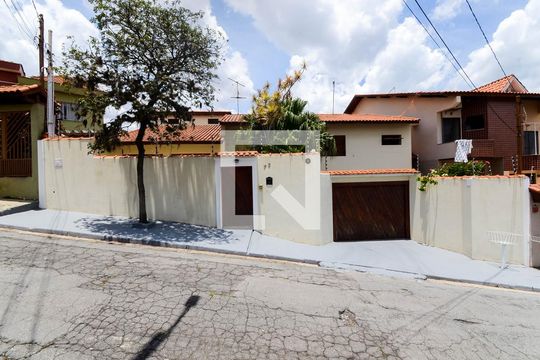 Fachada de casa à venda com 3 quartos, 352m² em Vila Rosalia, Guarulhos