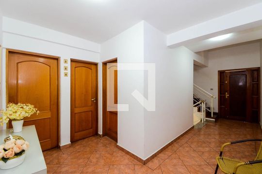 Corredor de casa à venda com 3 quartos, 352m² em Vila Rosalia, Guarulhos