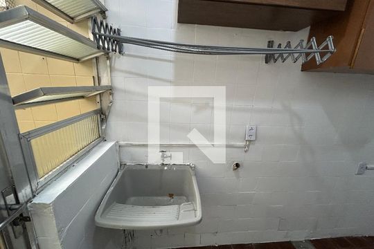 Área de Serviço de apartamento para alugar com 3 quartos, 70m² em Del Castilho, Rio de Janeiro