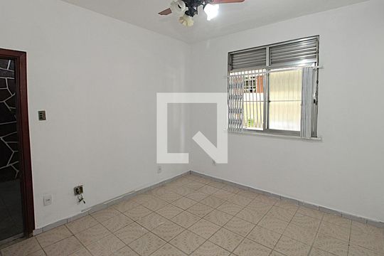 Sala de apartamento para alugar com 3 quartos, 70m² em Del Castilho, Rio de Janeiro