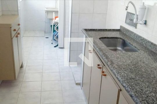 Cozinha de apartamento à venda com 3 quartos, 71m² em Alto de Pinheiros, São Paulo