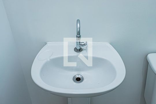 Banheiro de apartamento para alugar com 2 quartos, 38m² em Vila Marina, São Paulo