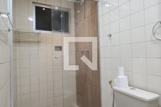 Banheiro Social de apartamento para alugar com 2 quartos, 64m² em Taquara, Rio de Janeiro