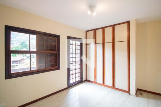 Quarto 2 de casa à venda com 4 quartos, 350m² em Itanhangá, Rio de Janeiro