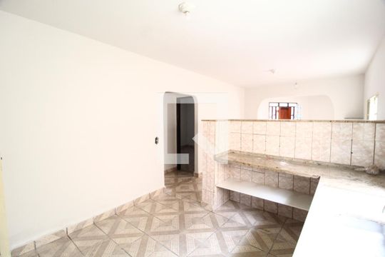 Cozinha de casa para alugar com 3 quartos, 210m² em Planalto, Uberlândia