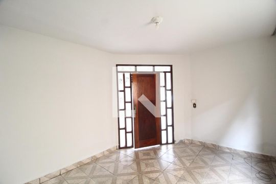 Casa para alugar com 3 quartos, 210m² em Planalto, Uberlândia
