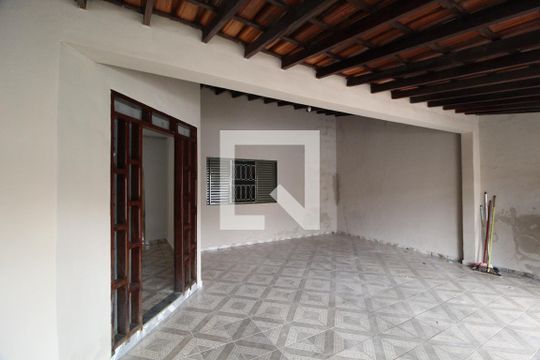Garagem de casa para alugar com 3 quartos, 210m² em Planalto, Uberlândia