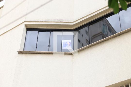 Plaquinha de apartamento para alugar com 3 quartos, 98m² em Setor Aeroporto, Goiânia