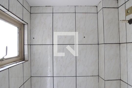Banheiro de serviço de apartamento para alugar com 3 quartos, 98m² em Setor Aeroporto, Goiânia