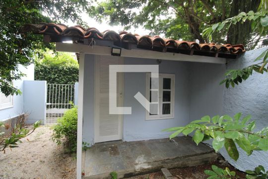 Lateral 2 - Edícula/despensa de casa de condomínio para alugar com 3 quartos, 684m² em Anil, Rio de Janeiro