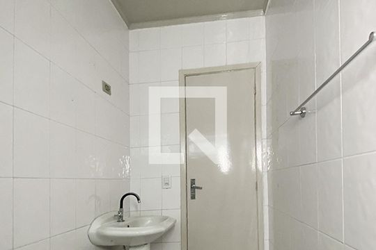 Banheiro de apartamento para alugar com 1 quarto, 46m² em Centro, São Leopoldo