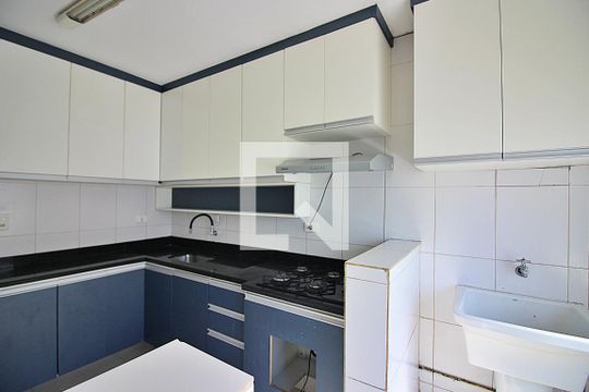 Cozinha e Área de Serviço de apartamento para alugar com 2 quartos, 59m² em Vila Vivaldi, São Bernardo do Campo
