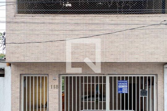 Fachada de casa à venda com 5 quartos, 300m² em Conceição, Diadema