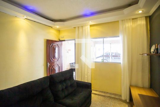 Sala de TV de casa à venda com 5 quartos, 300m² em Conceição, Diadema