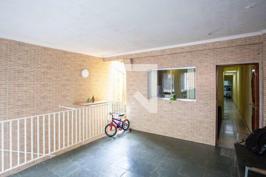 Garagem de casa à venda com 5 quartos, 300m² em Conceição, Diadema
