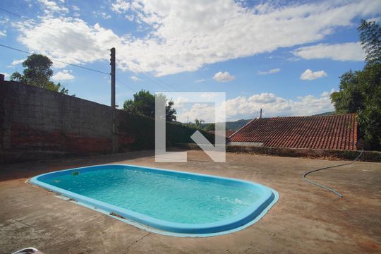 Piscina de casa à venda com 4 quartos, 160m² em Canudos, Novo Hamburgo