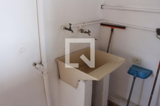 Área de Serviço de casa para alugar com 3 quartos, 100m² em Osvaldo Cruz, São Caetano do Sul