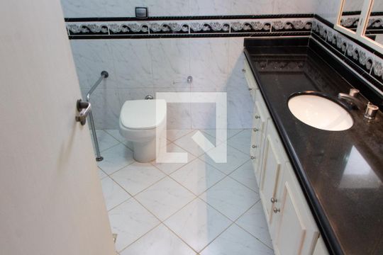 BANHEIRO DA SUITE 3 de casa de condomínio à venda com 4 quartos, 394m² em Loteamento Caminhos de San Conrado (sousas), Campinas