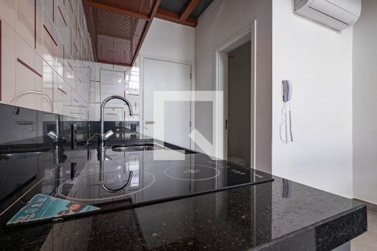 Sala/Cozinha de apartamento para alugar com 1 quarto, 42m² em Jardim das Bandeiras, São Paulo
