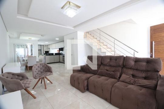 Casa à venda com 3 quartos, 150m² em Igara, Canoas