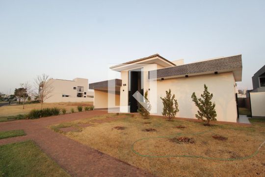 Fachada de casa de condomínio para alugar com 4 quartos, 232m² em Granja Marileusa, Uberlândia