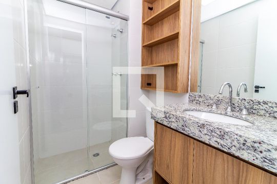 Banheiro de kitnet/studio para alugar com 1 quarto, 24m² em Perdizes, São Paulo