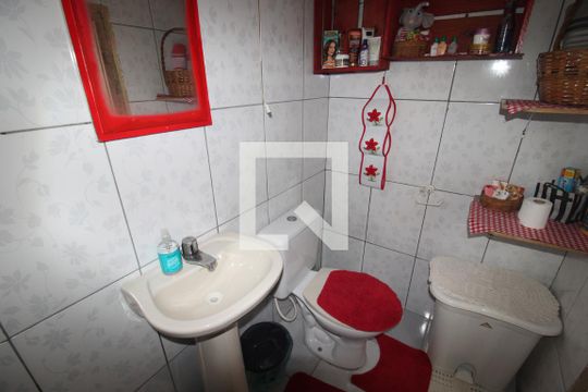Banheiro de casa à venda com 2 quartos, 183m² em Vila Dionísia, São Paulo