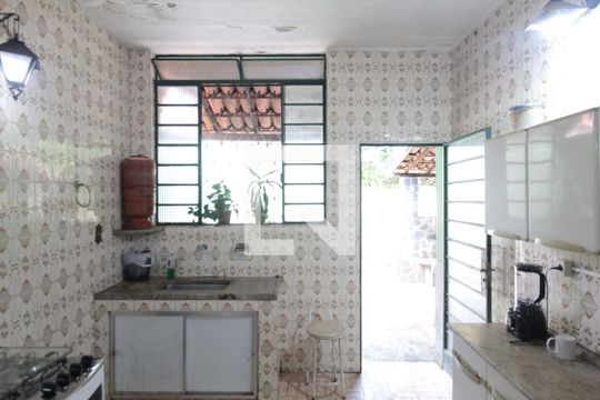 Cozinha de casa à venda com 3 quartos, 360m² em Itapoã, Belo Horizonte