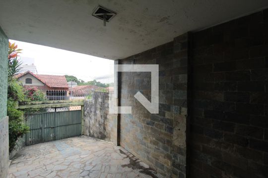 Garagem de casa à venda com 3 quartos, 360m² em Itapoã, Belo Horizonte