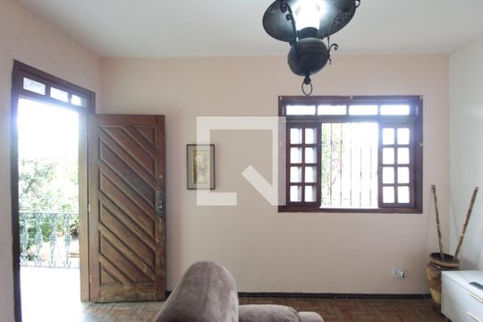 Sala de casa à venda com 3 quartos, 360m² em Itapoã, Belo Horizonte