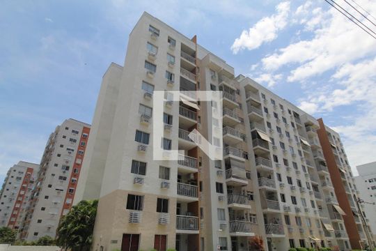 Fachada do bloco de apartamento à venda com 2 quartos, 50m² em Anil, Rio de Janeiro