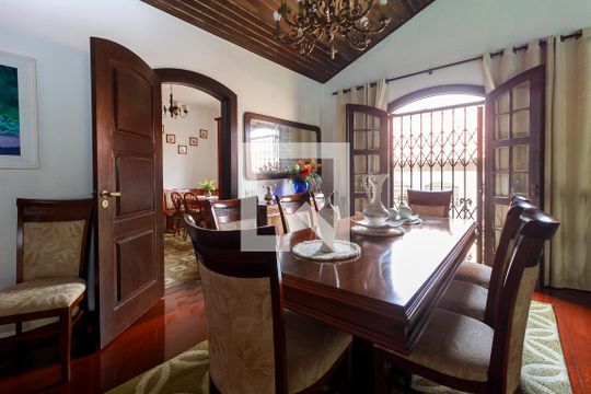 Sala de casa de condomínio à venda com 5 quartos, 571m² em Campo Belo, São Paulo