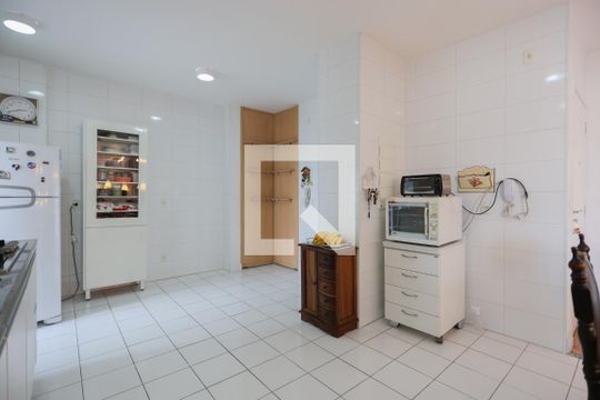 Cozinha de apartamento à venda com 3 quartos, 183m² em Santana, São Paulo