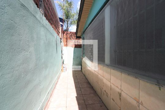 corredor nos fundos de casa à venda com 2 quartos, 190m² em Liberdade, Novo Hamburgo