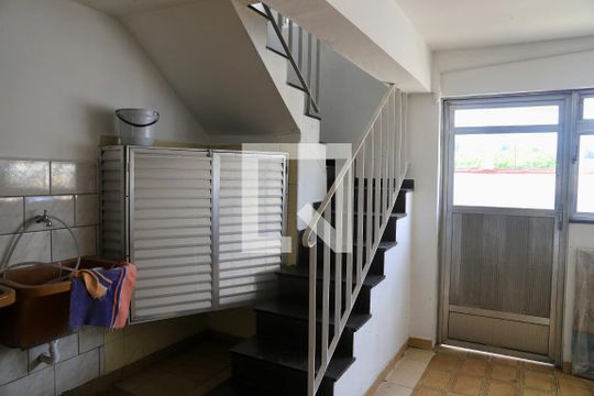 Escada garagem de casa à venda com 3 quartos, 180m² em Chácara Inglesa, São Paulo