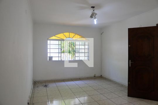 Casa à venda com 3 quartos, 180m² em Chácara Inglesa, São Paulo