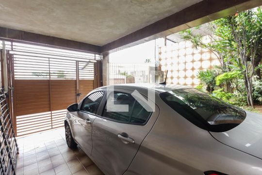 Garagem de casa à venda com 3 quartos, 168m² em Vila Brasil, São Paulo